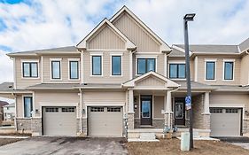 Luxury Town Close To Fairview Casino In Niagra Falls